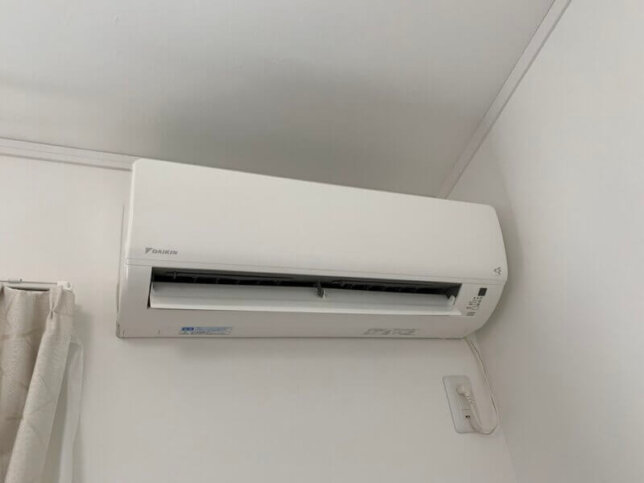 【大阪】吹田市で紹介でご依頼|引っ越し先の残置ダイキンエアコン、完全分解クリーニングという選択