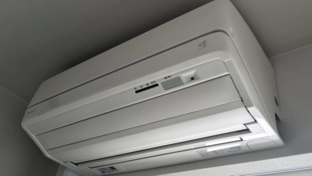 【寝屋川市】毎年洗ったダイキンお掃除機能付きエアコンのニオイ問題。「エアコン完全分解クリーニング」で解決！