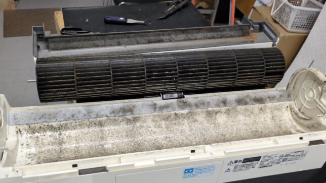 三菱電機エアコンを分解した所