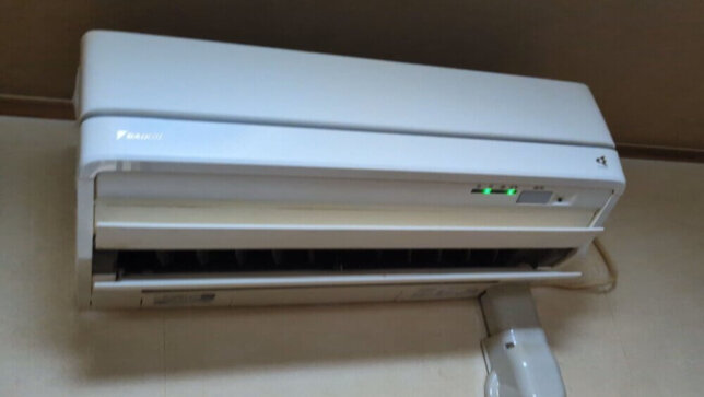 堺市中区のダイキンのお掃除機能付き、風が出ないエアコン