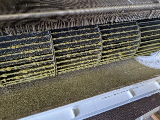 【京都・抹茶製造工場】エアコンが抹茶まみれ!エアコン完全分解クリーニングで気づいた「空気中に浮遊するものが内部に溜まる」という事実