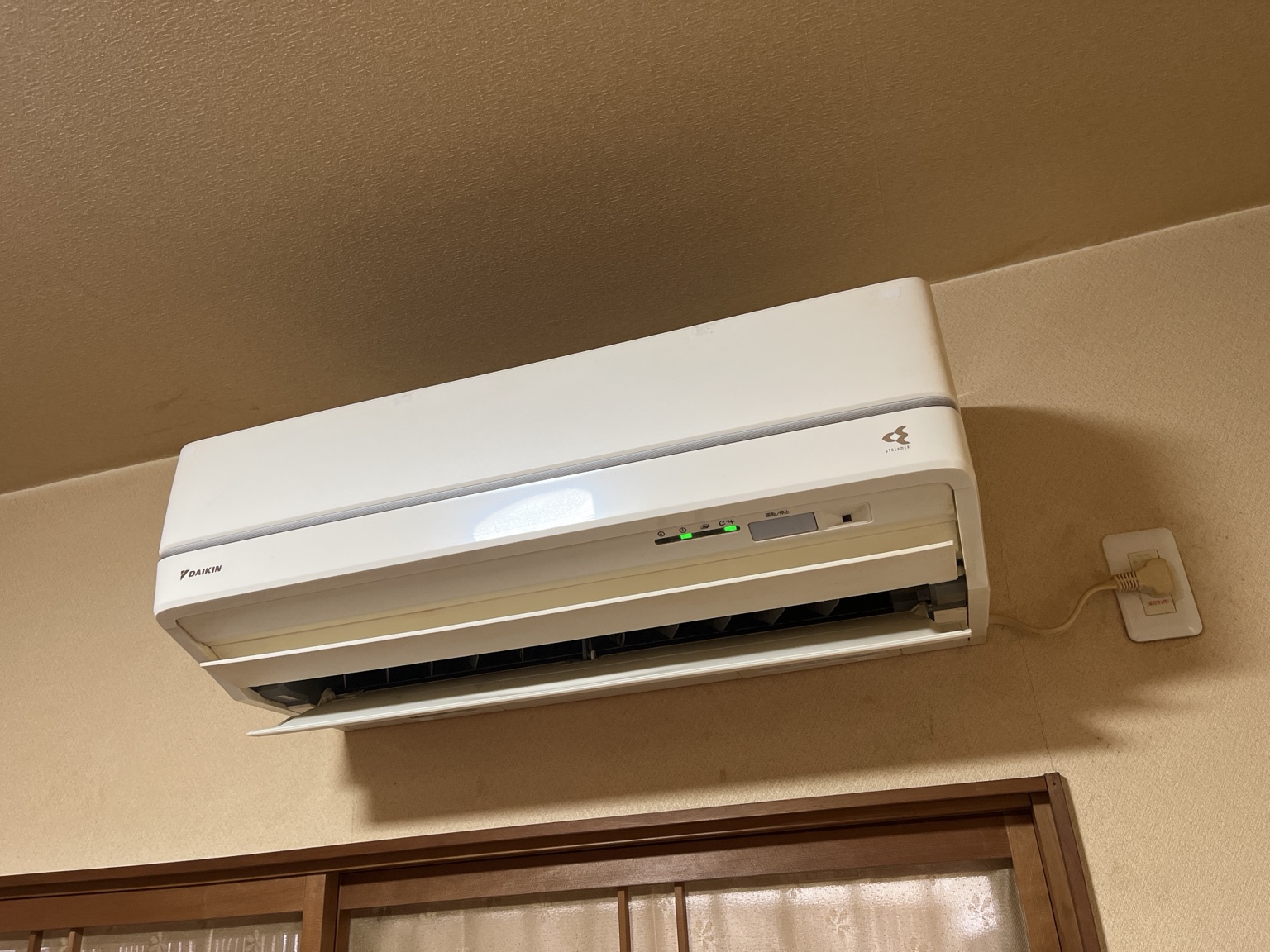 突然の水漏れが発生したダイキンAN63TRP-W