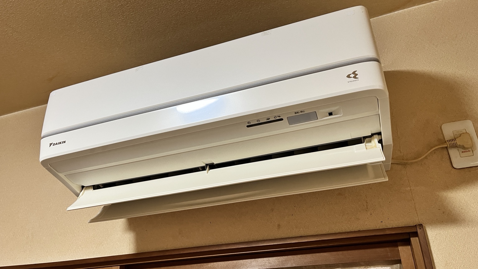 完全分解洗浄後に再設置したダイキンAN63TRP-W