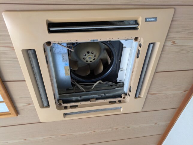 かなり古い業務用エアコン