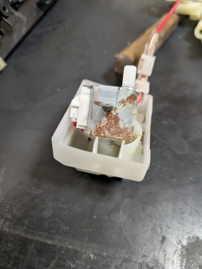 ルーバーモーターがサビている