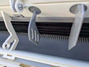 【大阪市淀川区・ダイキン】25万円のエアコンを自分でケルヒャー洗浄したのに臭いが消えない!手が届かない場所の汚れを完全分解で根本解決した事例