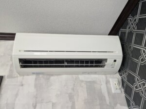 【大阪府松原市・ダイキン】10年ぶりのリピート依頼！隠ぺい型配管の家で水漏れのエアコンが完全分解で「新品の臭いに戻った」と感動された事例