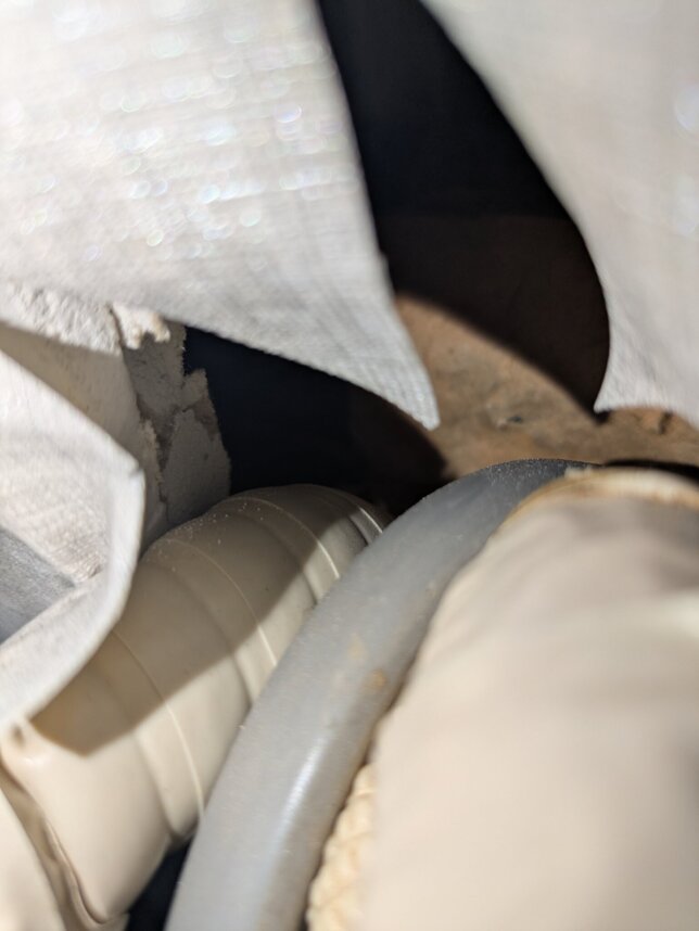 隠ぺい型の穴の中