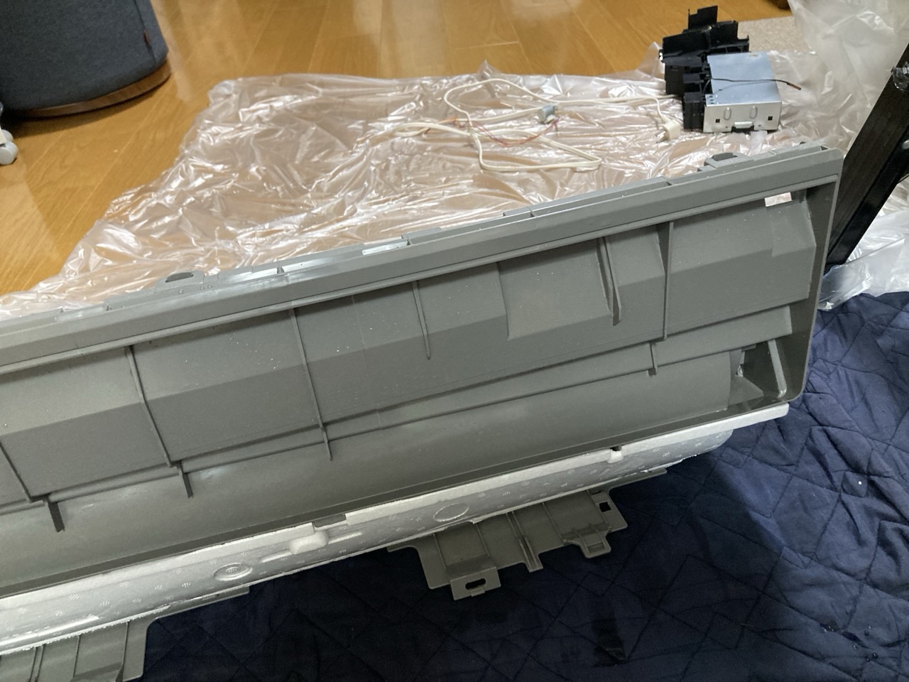 洗浄したエアコン部品