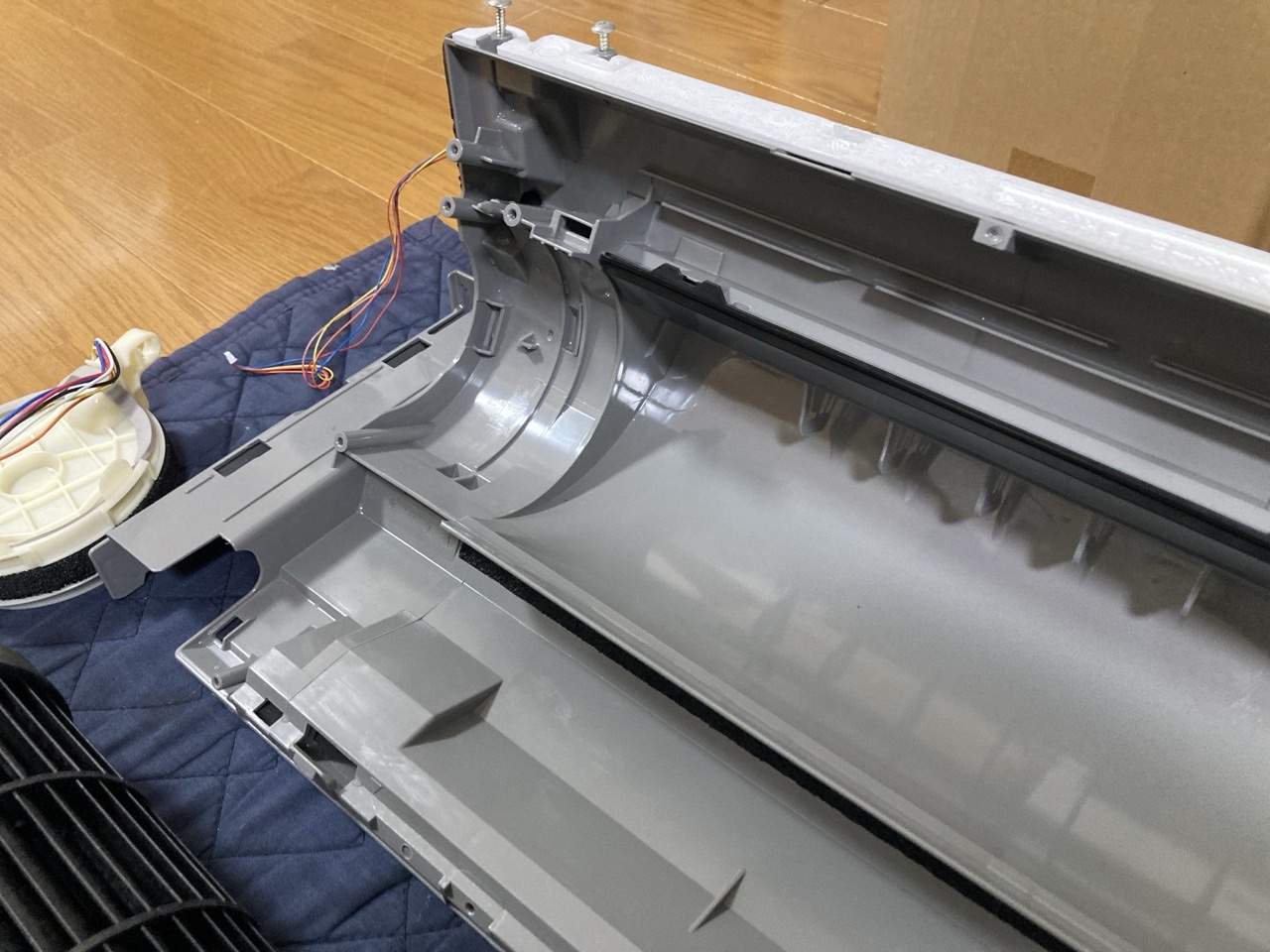 洗浄後のエアコン部品