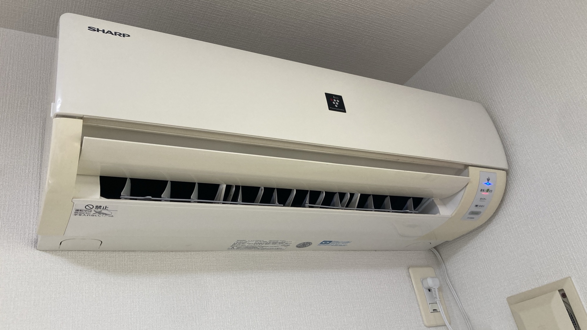 堺市で完全分解クリーニングを行ったSHARP AY-D25DX-Wの作業前