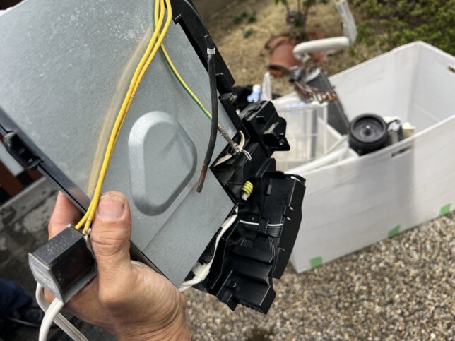 水洗いできない電装部