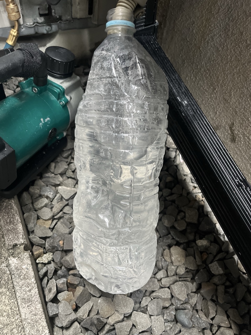 ドレンホースから流した水の確認