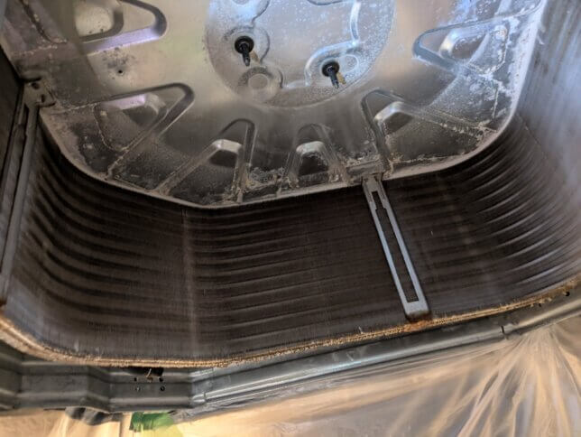 業務用エアコン洗浄前の熱交換器
